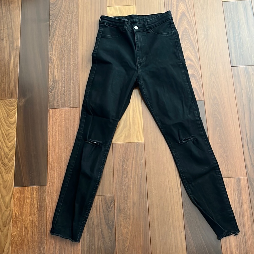 Black Zara Skinny Jeans with rips in the knees sz 38